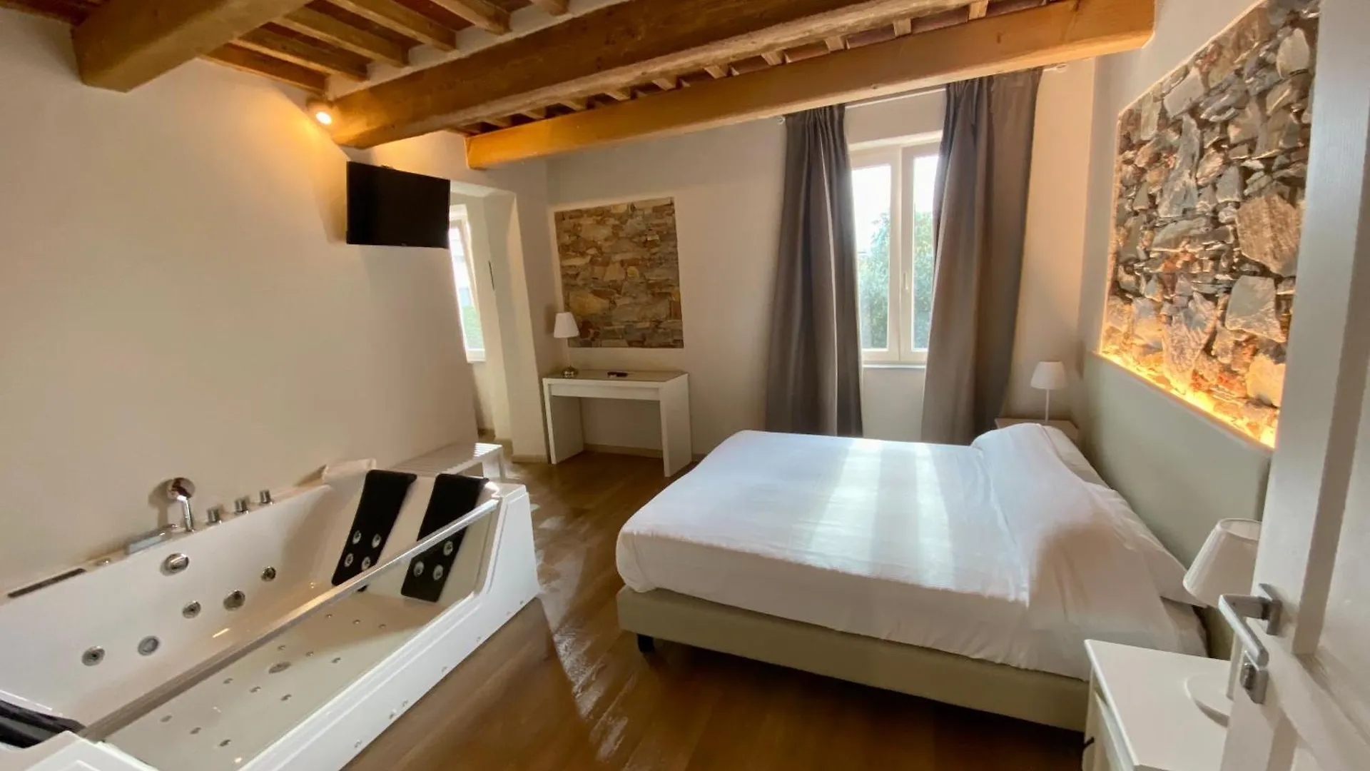 Il Tiglio Jacuzzi&Sauna Lucca Bed & Breakfast